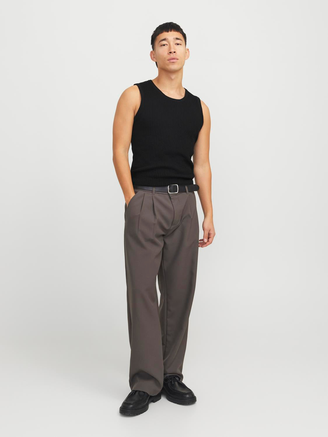 model_shot-front_full